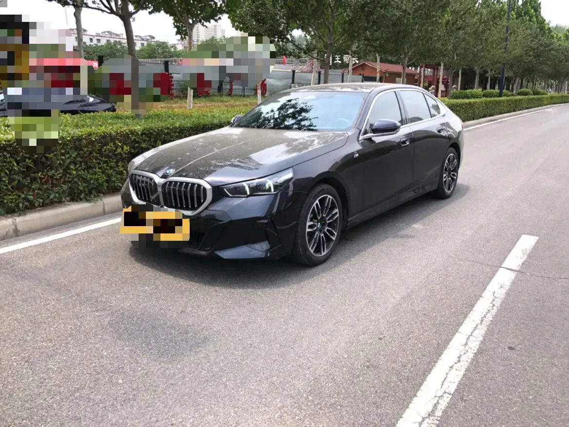 2025 BMW 5 Series 2.0T 258HP L4 8AT