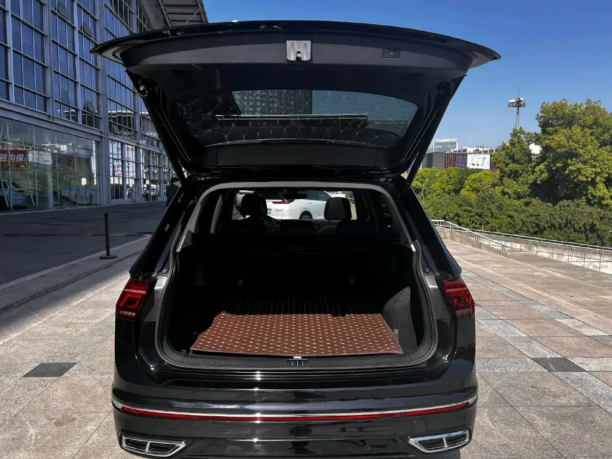 2024 Volkswagen Tiguan L 2.0T 186HP L4 7DCT,autocango,china used car exporter,china ev exporter,chinese used car exporter,chinese used ev exporter