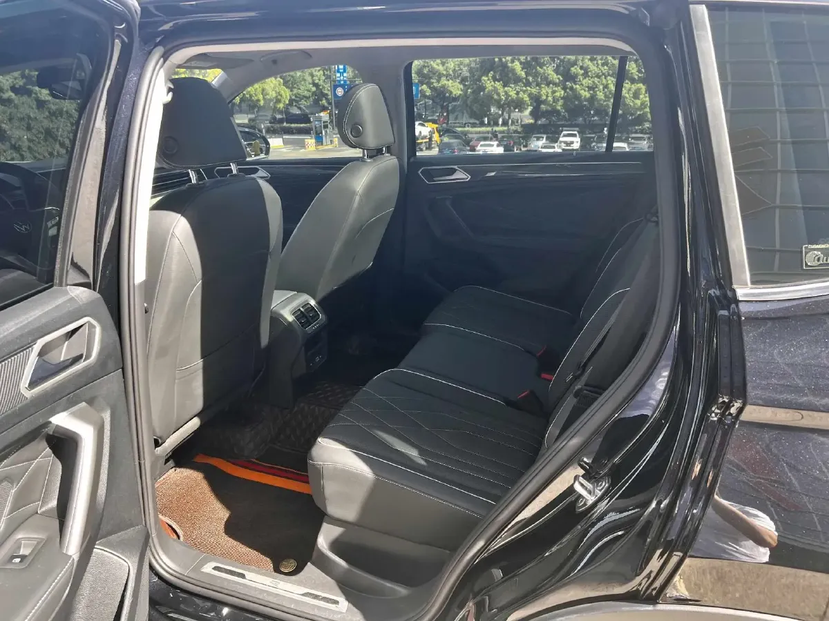2024 Volkswagen Tiguan L 2.0T 186HP L4 7DCT,autocango,china used car exporter,china ev exporter,chinese used car exporter,chinese used ev exporter