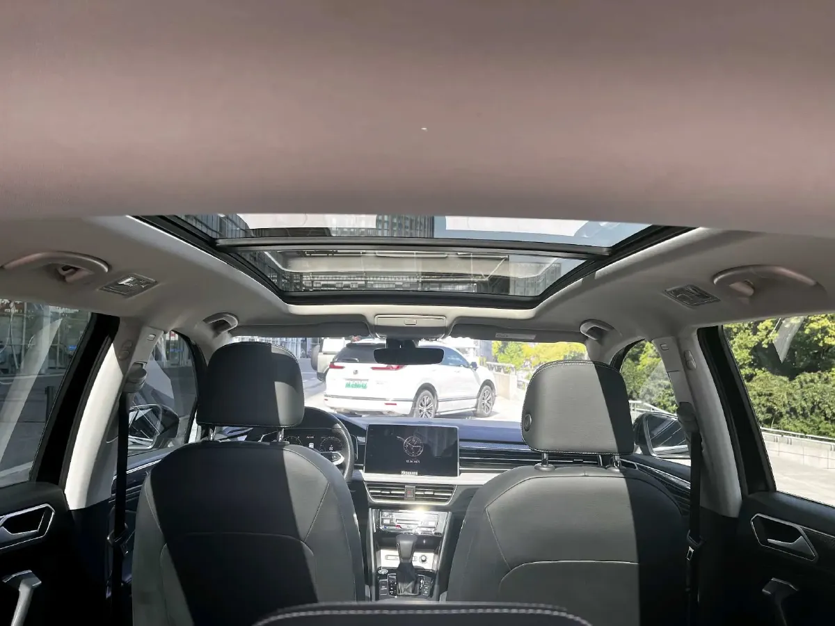 2024 Volkswagen Tiguan L 2.0T 186HP L4 7DCT,autocango,china used car exporter,china ev exporter,chinese used car exporter,chinese used ev exporter