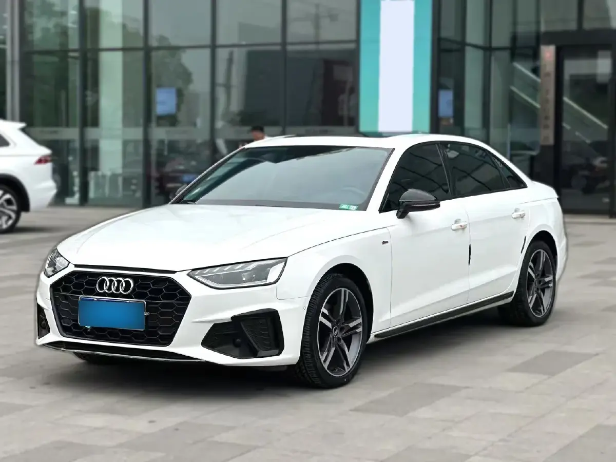 2022 Audi A4L 2.0T 190HP L4 7DCT
