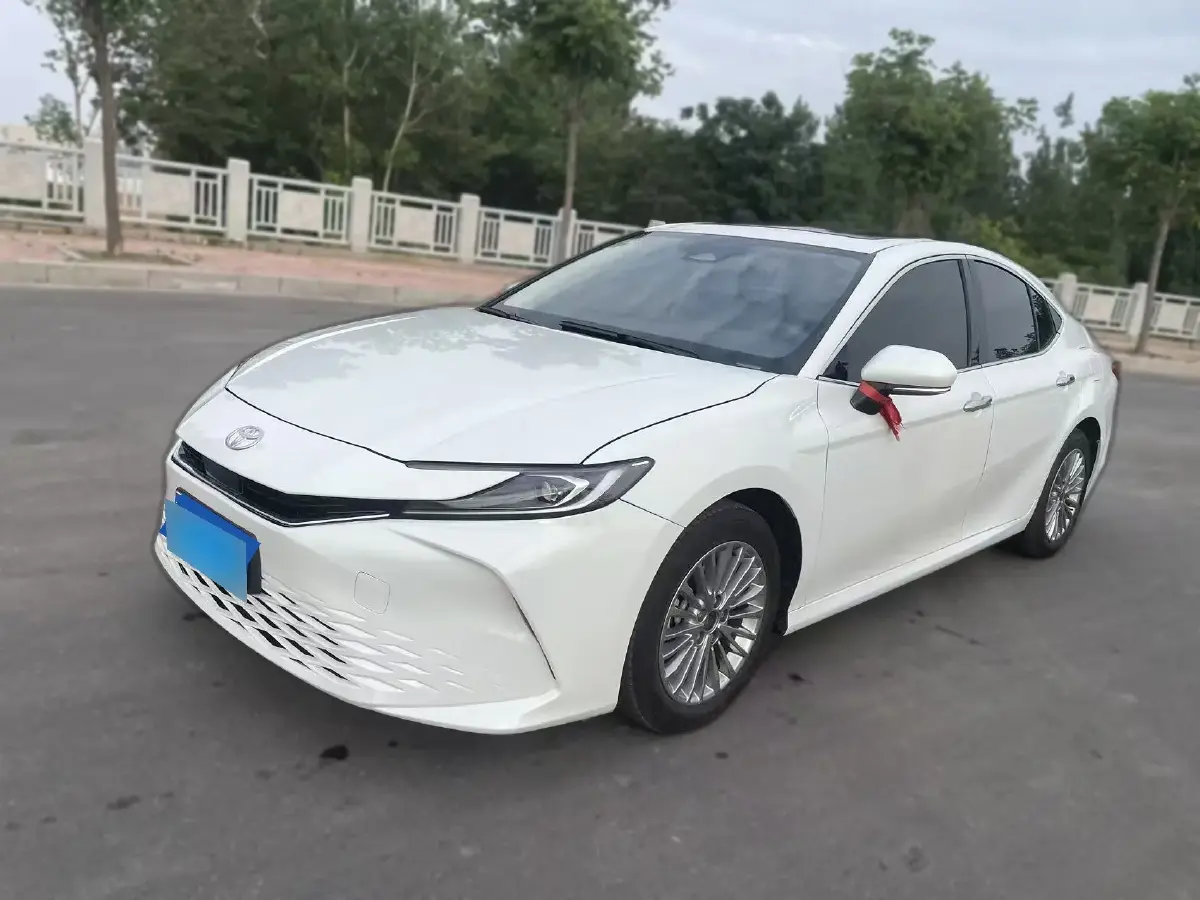 2024 Toyota Camry 2.0L 152HP L4 E-CVT Hybrid