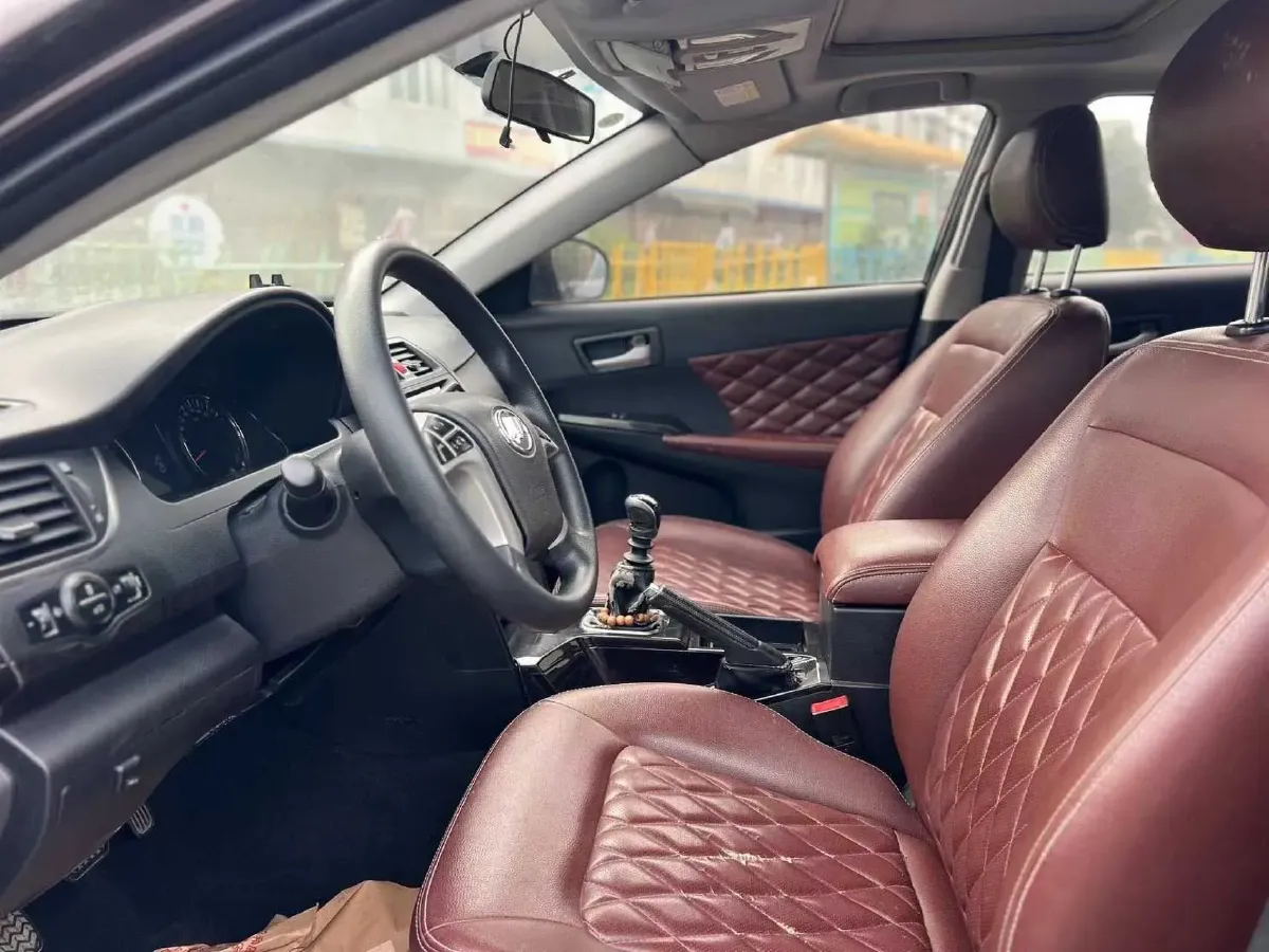 2015 LiFan 820 1.8L 133HP L4 5MT,autocango,china used car exporter,china ev exporter,chinese used car exporter,chinese used ev exporter