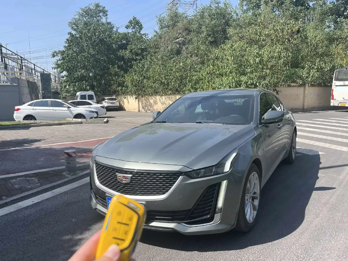 2022 Cadillac CT5 2.0T 237HP L4 10AT