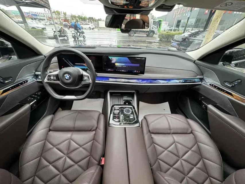 2023 BMW 3.0T 333HP L6 8AT,autocango,china used car exporter,china ev exporter,chinese used car exporter,chinese used ev exporter