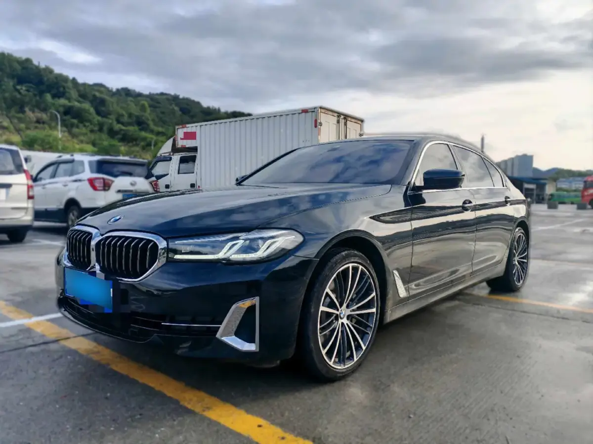 2022 BMW 5 Series 2.0T 252HP L4 8AT