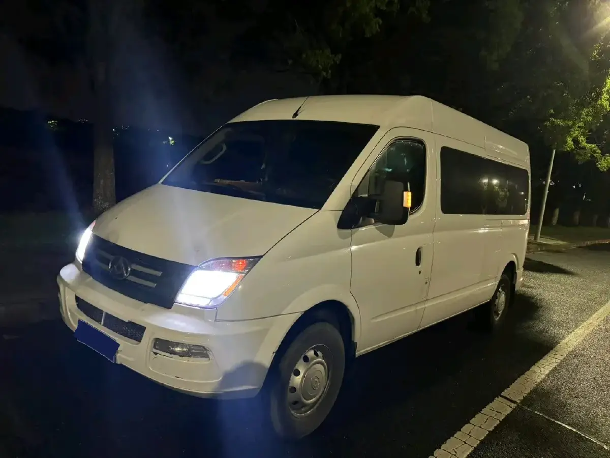 2023 MAXUS XinTu V80 2.0T 127HP L4 6AMT