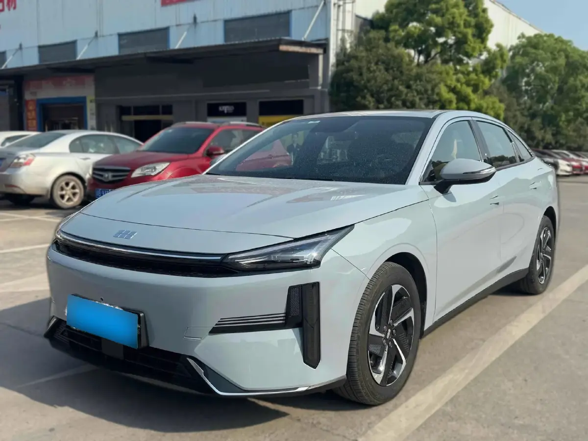 2023 Geely Galaxy L6 1.5T 163HP L4 3DHT PHEV