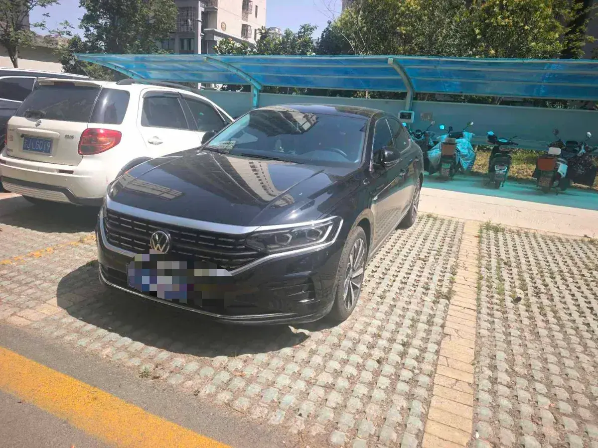 2024 Volkswagen Passat 2.0T 220HP L4 7DCT
