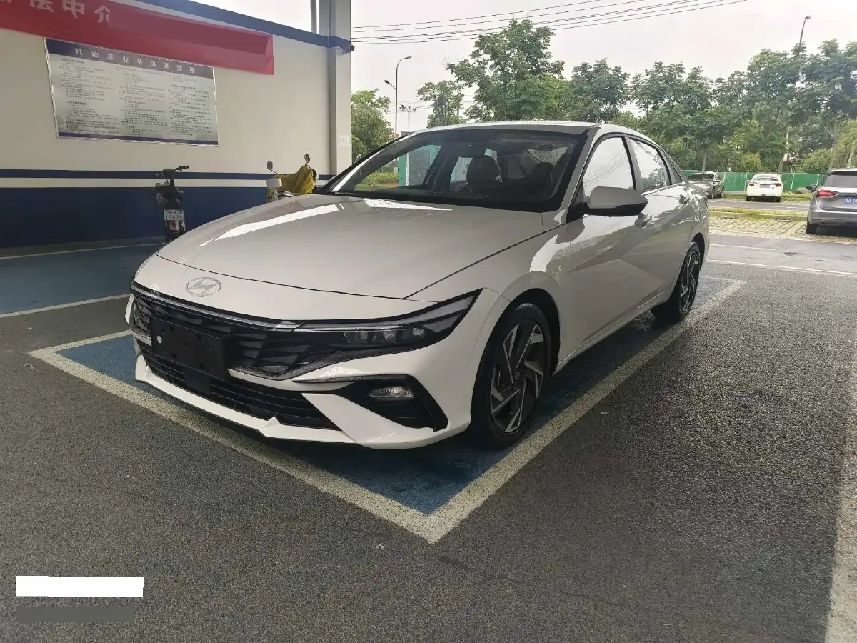 2023 Hyundai Elantra 1.5L 115HP L4 CVT