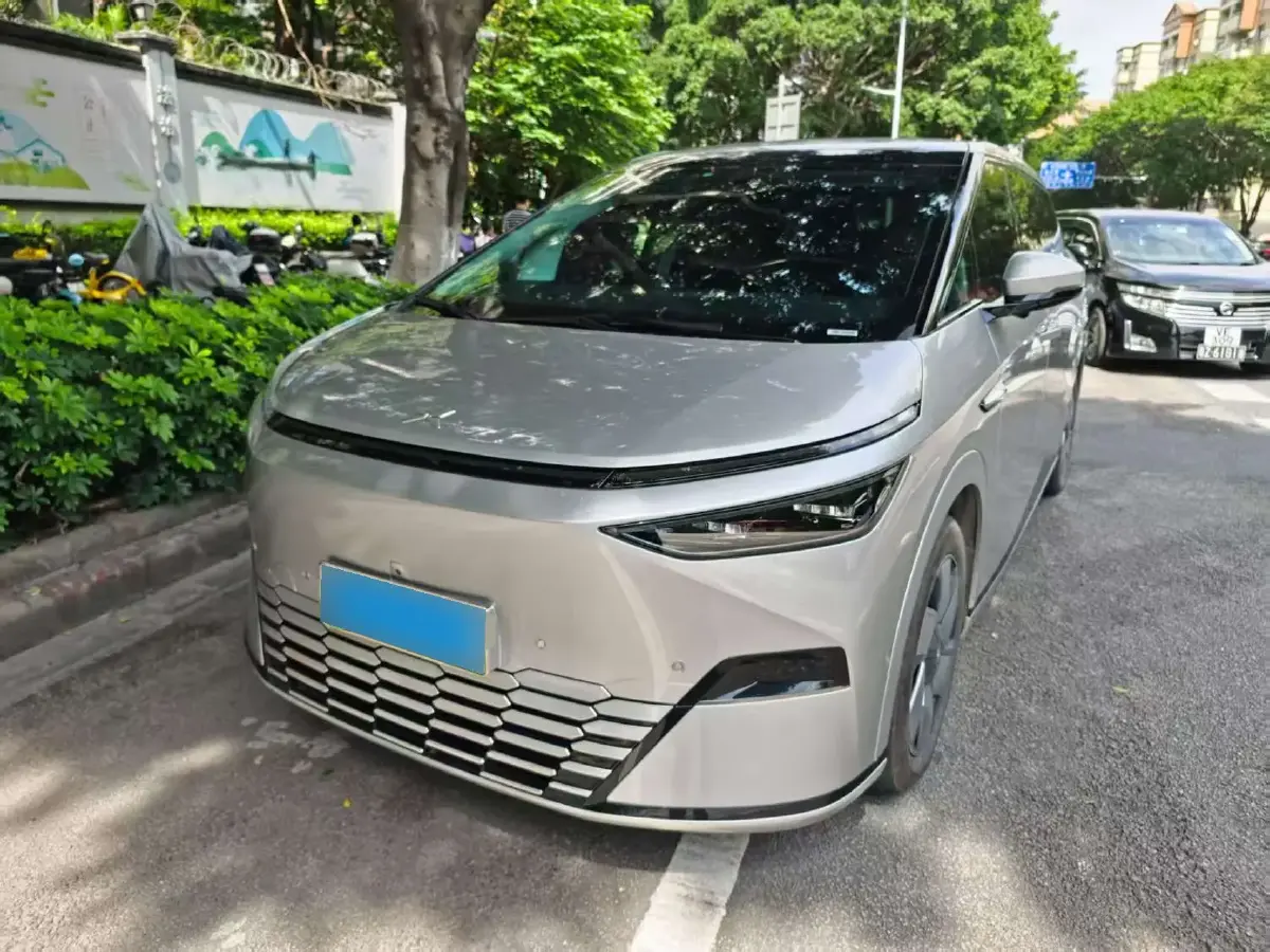 2024 Xpeng X9 BEV 101.5KWH