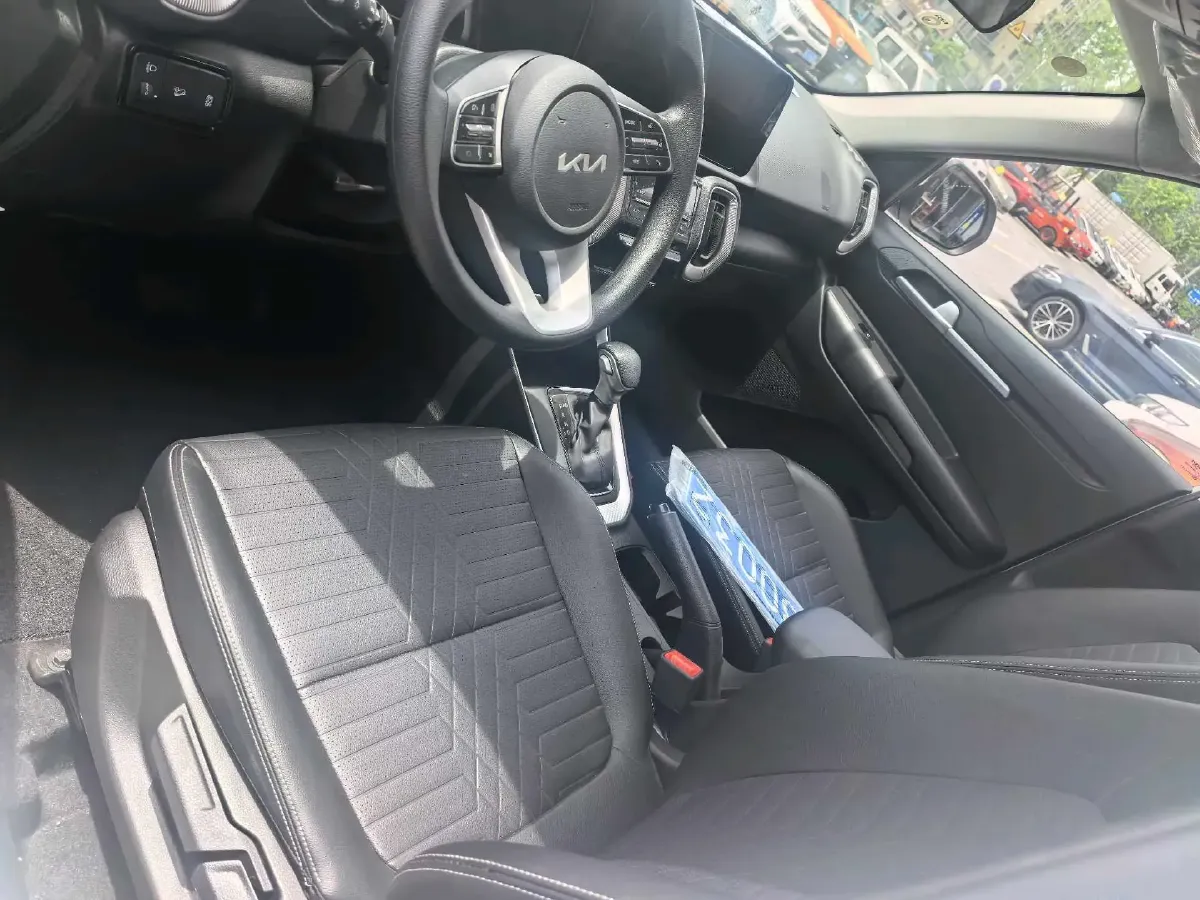 2024 Kia Sonet 1.5L 115HP L4 CVT,autocango,china used car exporter,china ev exporter,chinese used car exporter,chinese used ev exporter