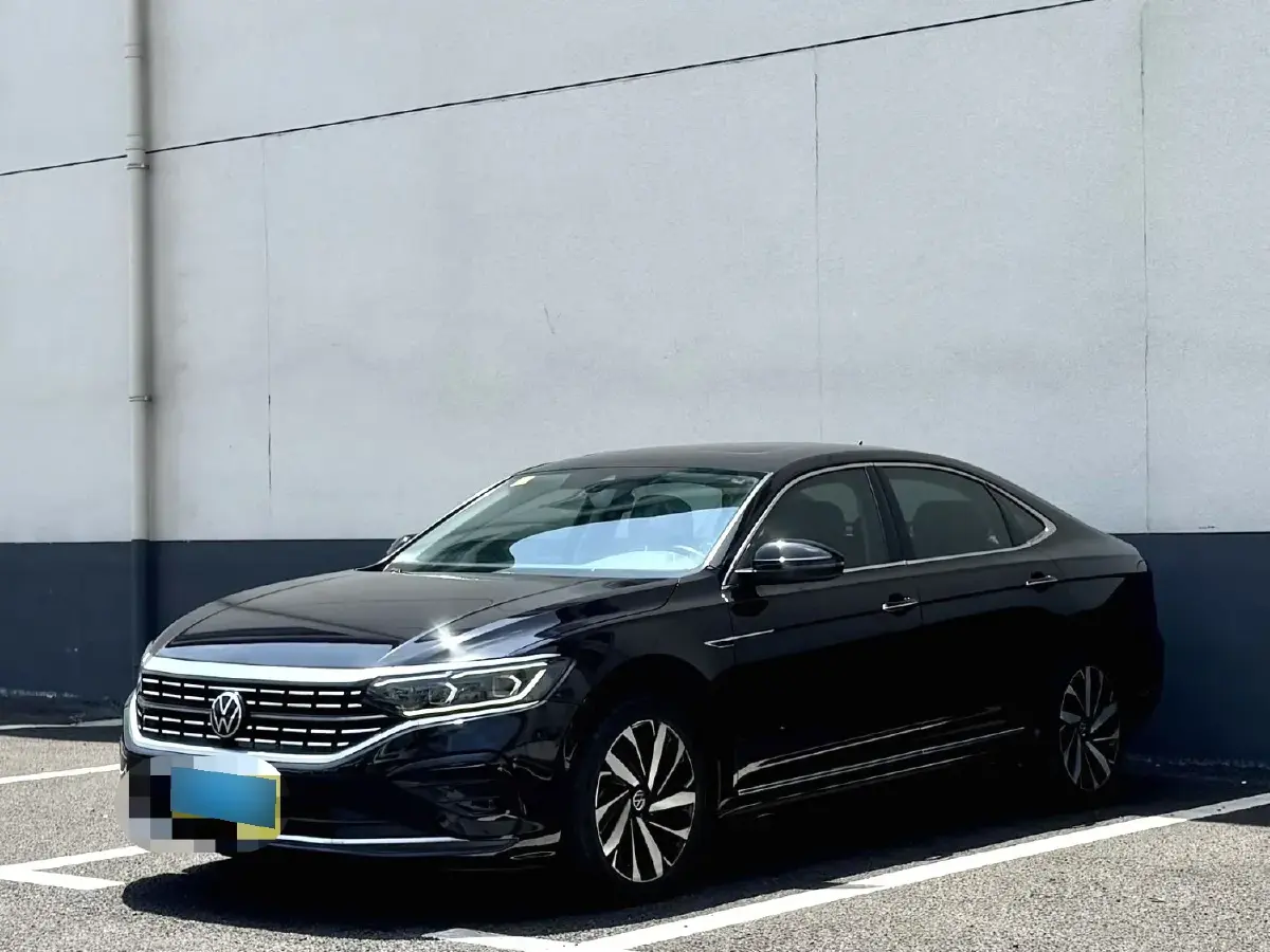 2022 Volkswagen Passat 2.0T 186HP L4 7DCT