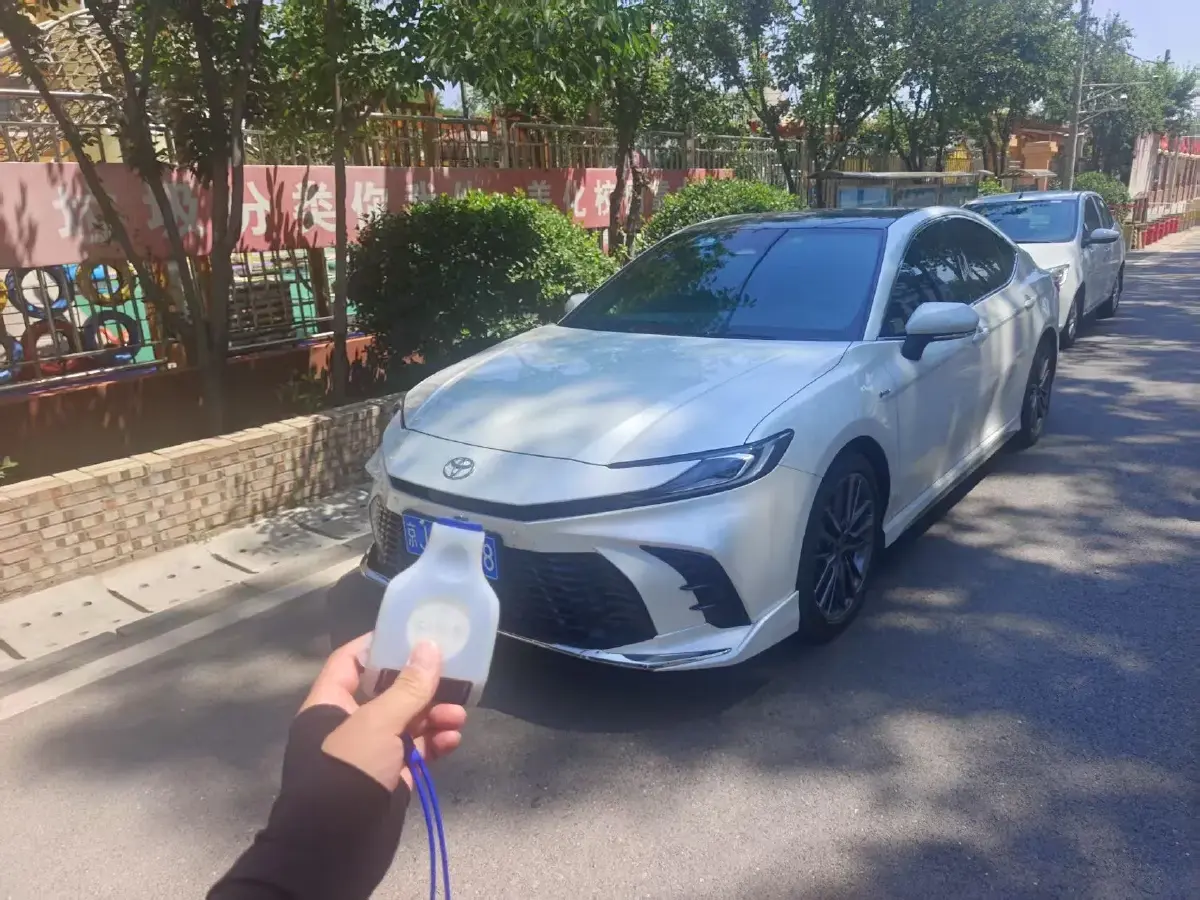 2024 Toyota Camry 2.5L 185HP L4 E-CVT Hybrid