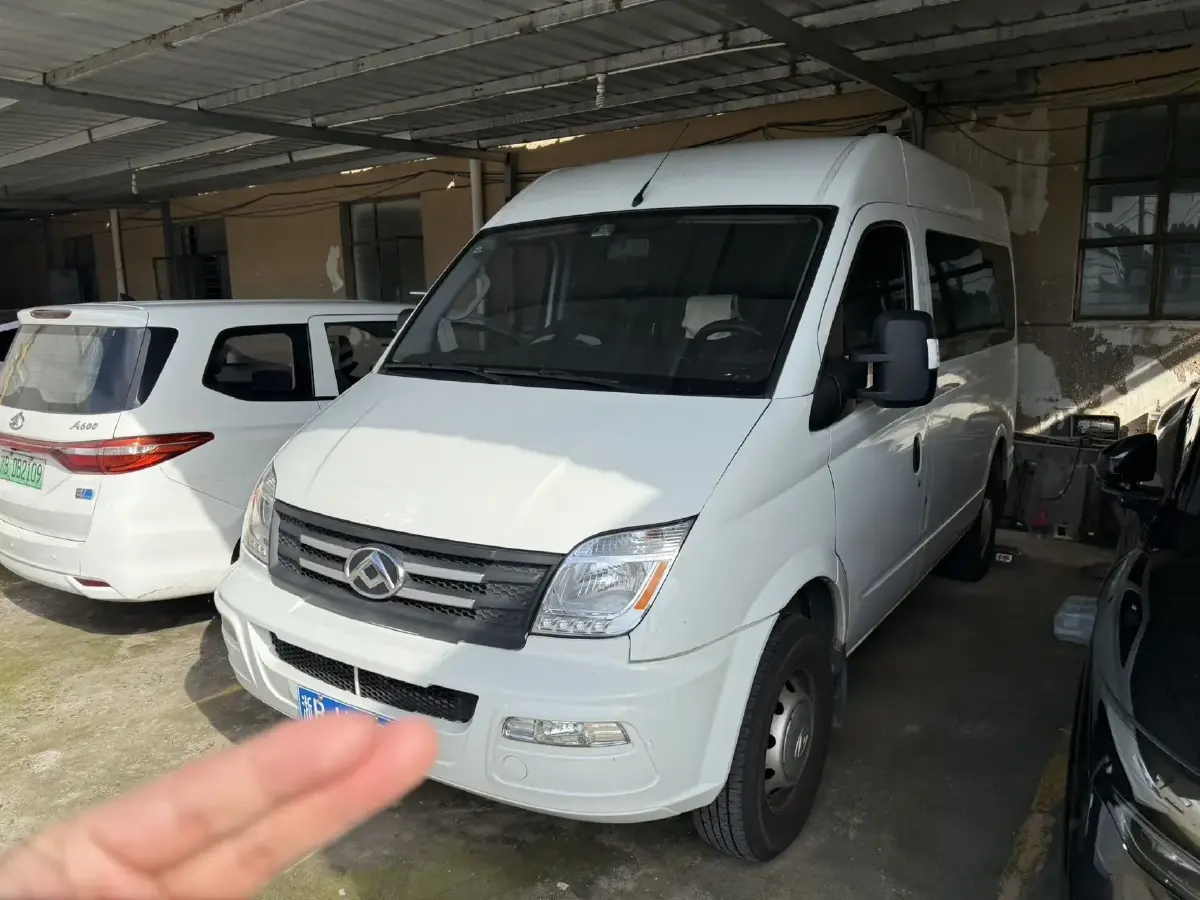 2021 MAXUS XinTu V80 2.0T 139HP L4 6AMT