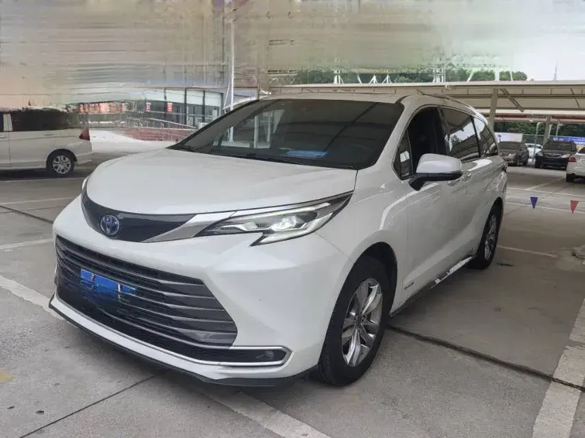 2021 Toyota Sienna 2.5L 192HP L4 E-CVT Hybrid