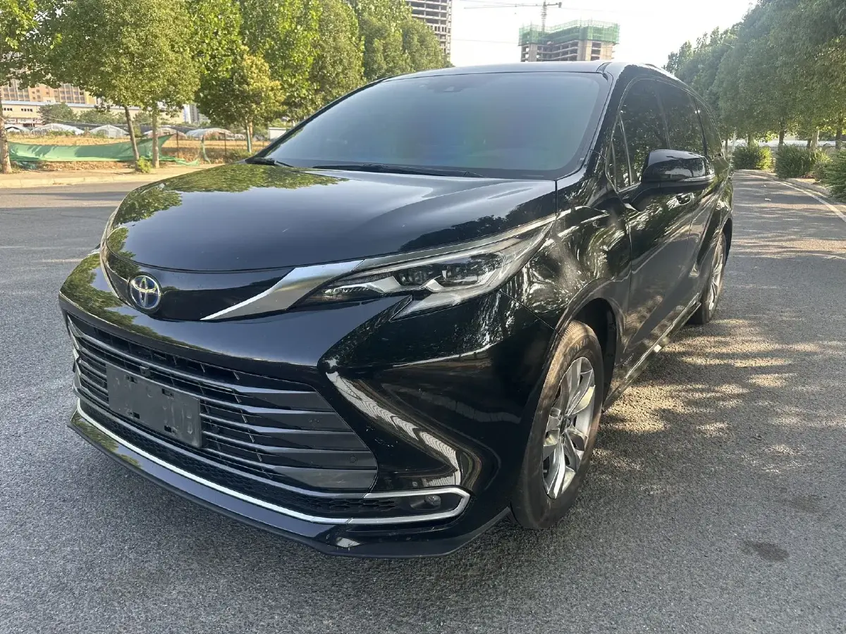 2021 Toyota Sienna 2.5L 192HP L4 E-CVT Hybrid
