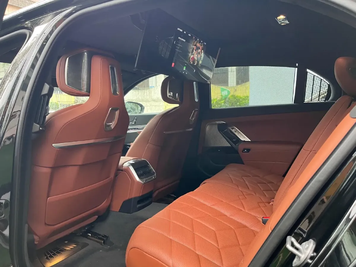 2023 BMW 3.0T 333HP L6 8AT,autocango,china used car exporter,china ev exporter,chinese used car exporter,chinese used ev exporter