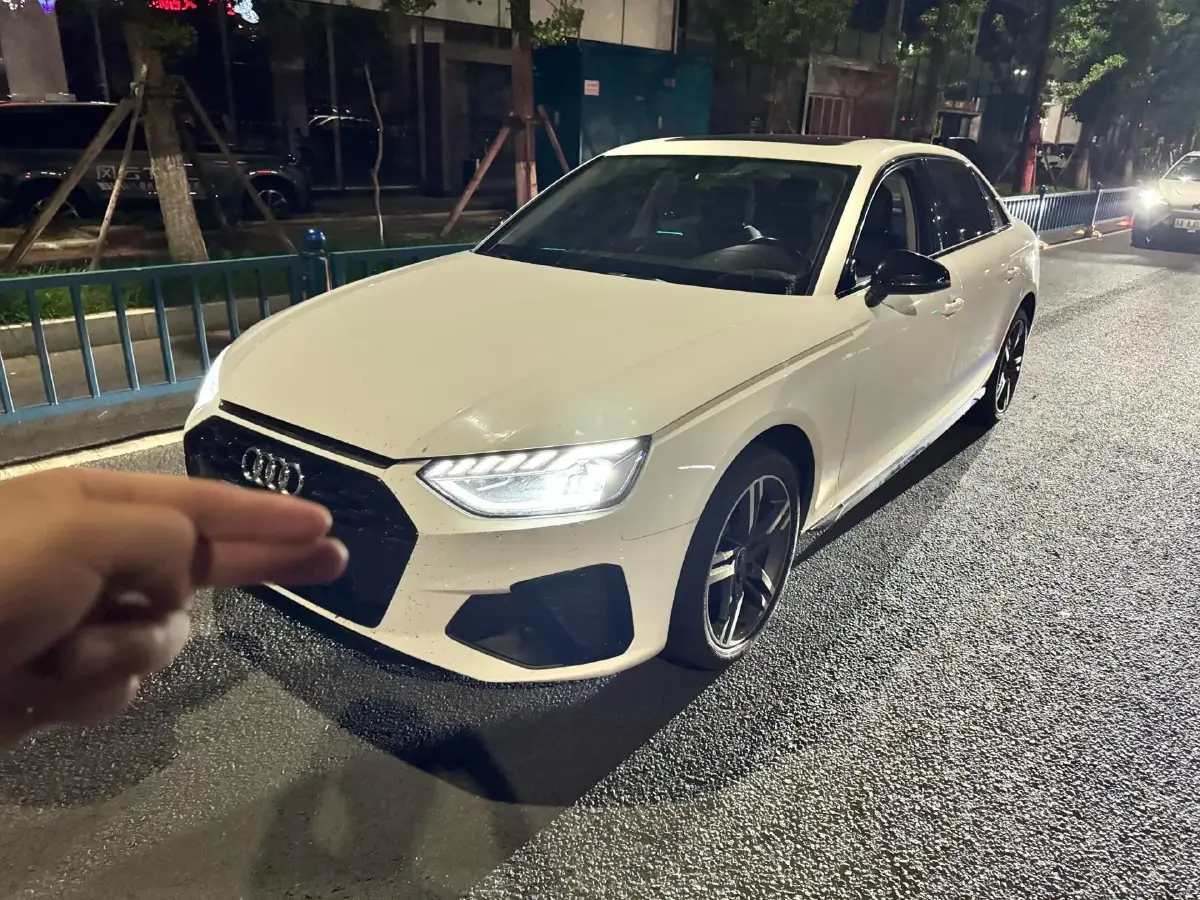 2022 Audi A4L 2.0T 190HP L4 7DCT