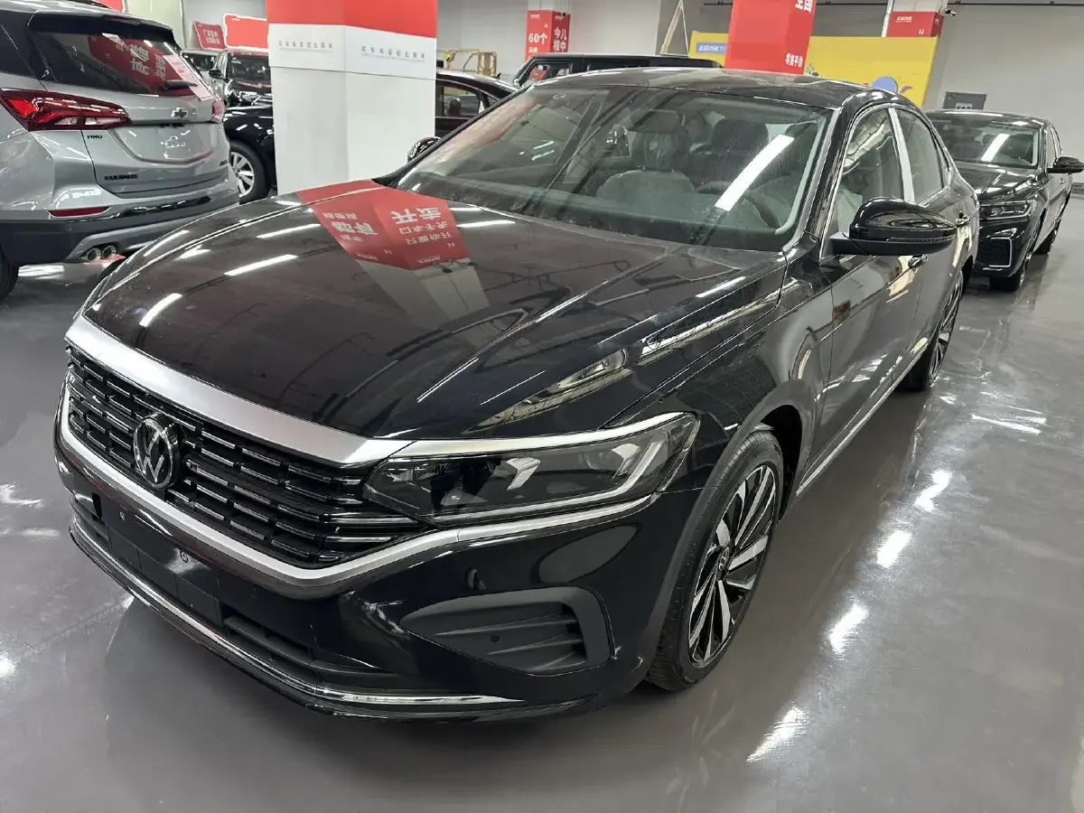 2025 Volkswagen Passat 2.0T 220HP L4 7DCT