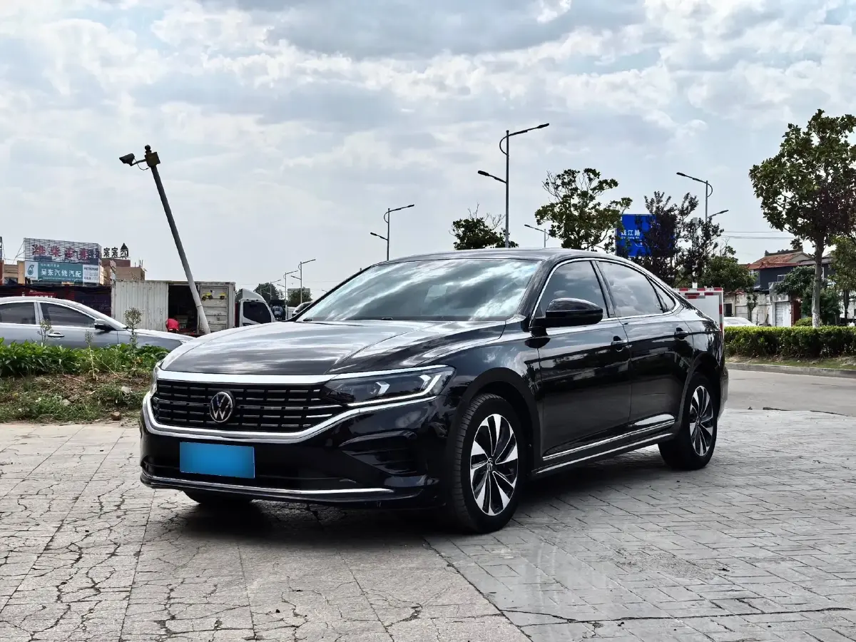 2023 Volkswagen Passat 2.0T 186HP L4 7DCT