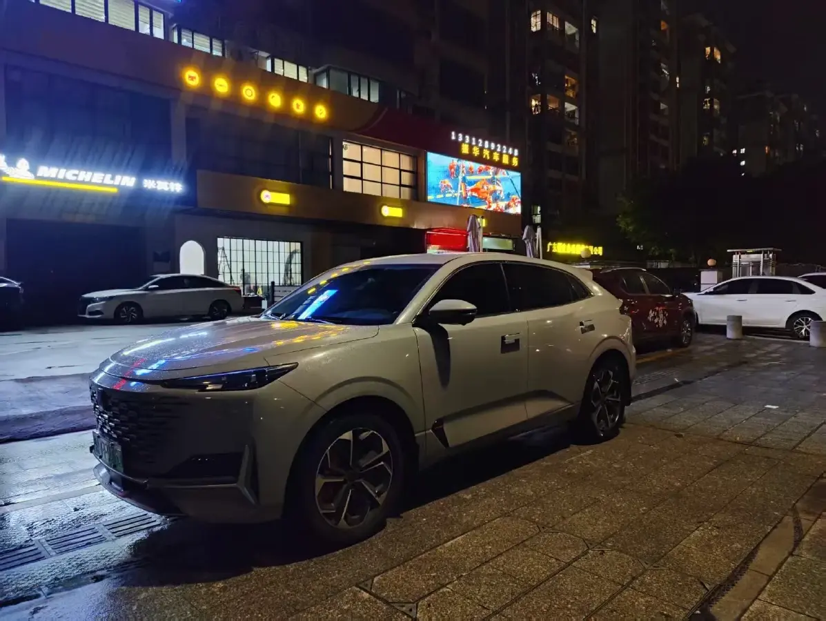 2022 ChangAn UNI-K iDD 1.5T 170HP L4 6TCT PHEV 30.74KWH