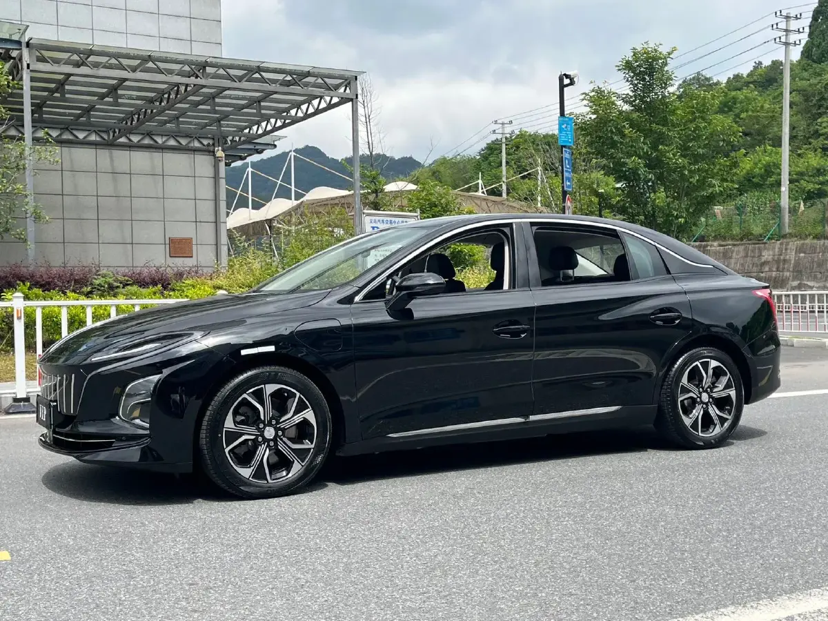 2024 HongQi E-QM5 BEV 60KWH