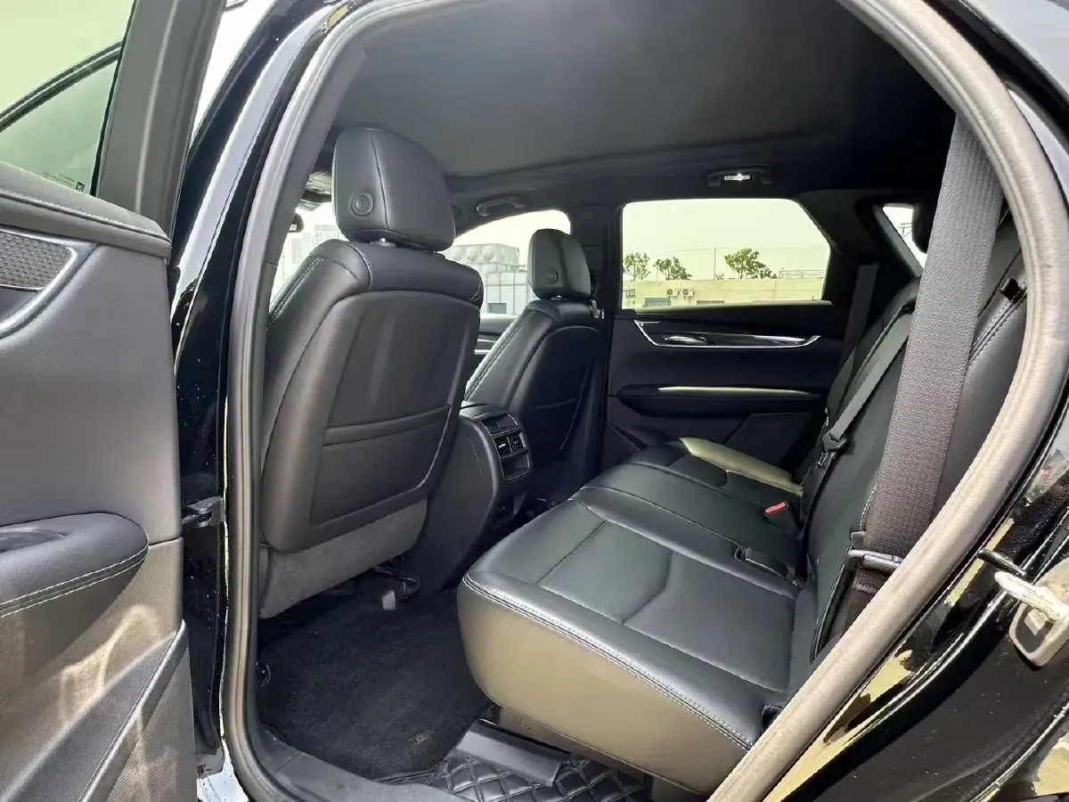 2022 Cadillac XT5 2.0T 237HP L4 9AT,autocango,china used car exporter,china ev exporter,chinese used car exporter,chinese used ev exporter