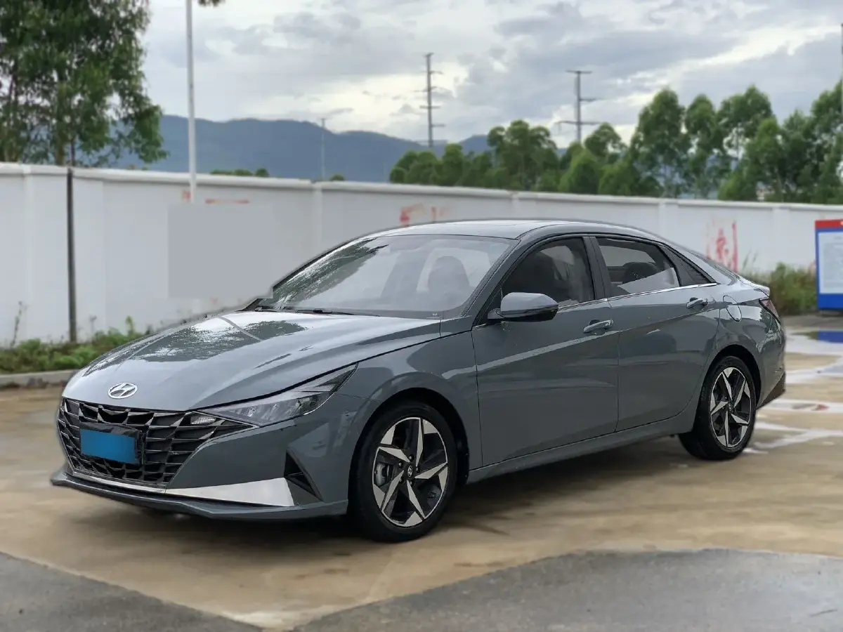 2022 Hyundai Elantra 1.5L 115HP L4 CVT