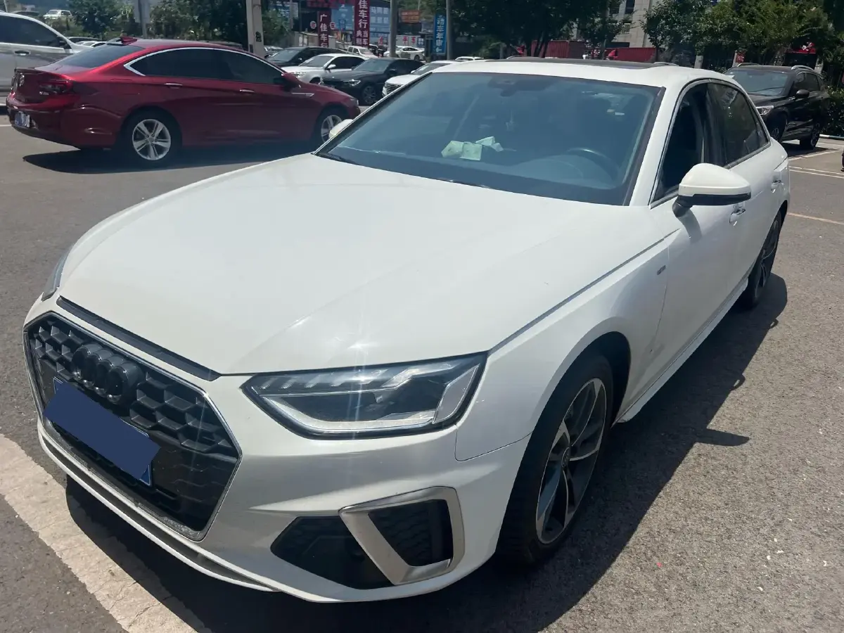 2022 Audi A4L 2.0T 190HP L4 7DCT