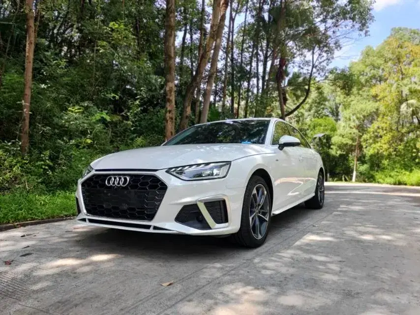 2022 Audi A4L 2.0T 190HP L4 7DCT