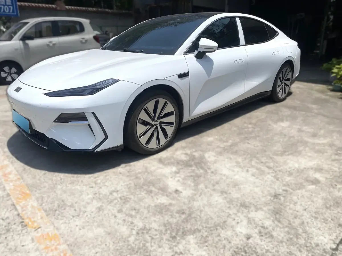 2024 Geely Galaxy E8 BEV 62KWH