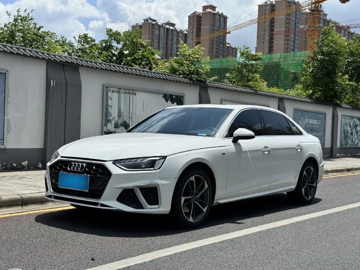 2022 Audi A4L 2.0T 190HP L4 7DCT