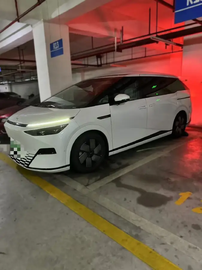 2024 Xpeng X9 BEV 84.5KWH