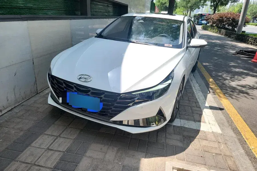 2022 Hyundai Elantra 1.5L 115HP L4 CVT