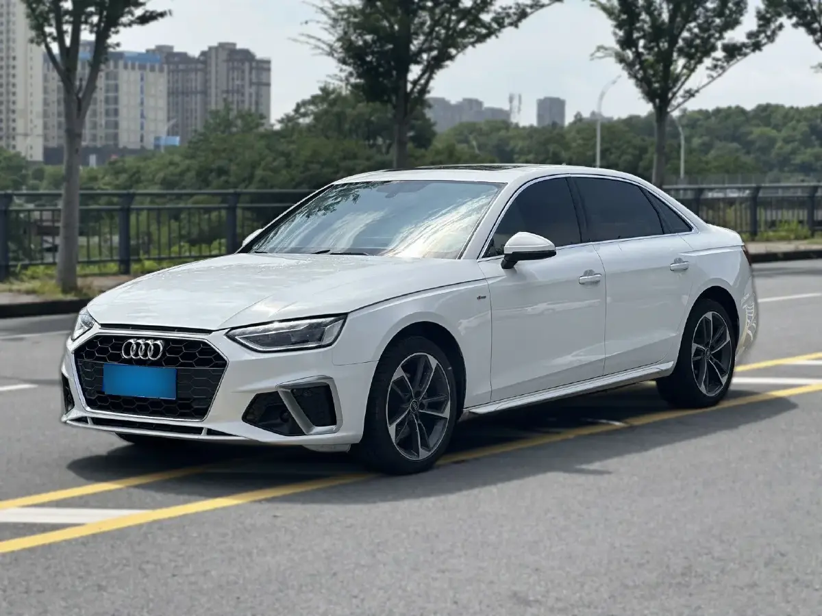 2022 Audi A4L 2.0T 190HP L4 7DCT
