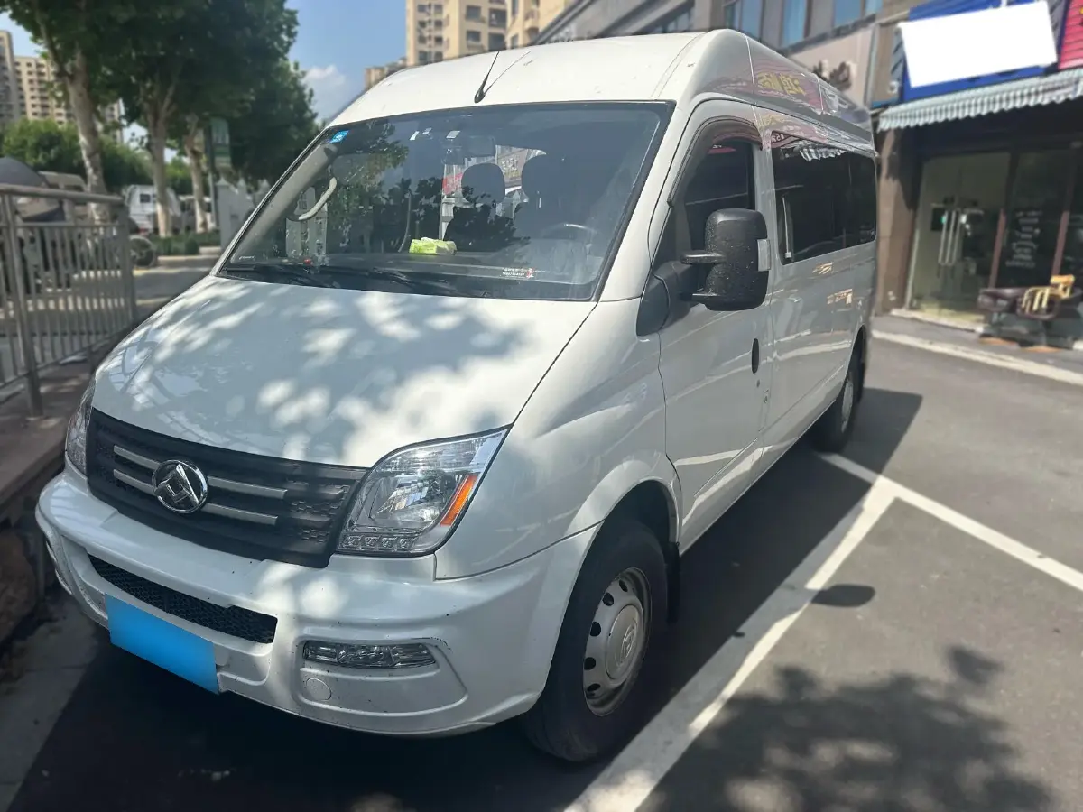 2023 MAXUS XinTu V80 2.0T 127HP L4 6AMT