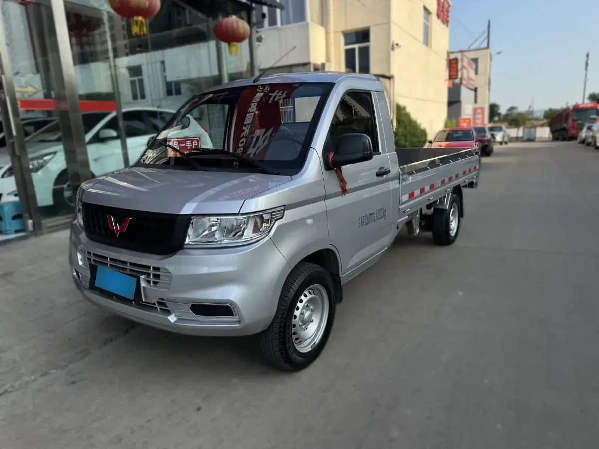 2023 WuLing RongGuang New Truck 1.5L 102HP L4 5MT