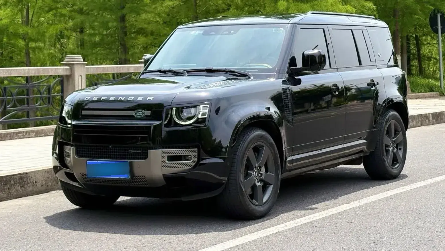 2023 Land Rover Defender 3.0T 400HP L6 8AT