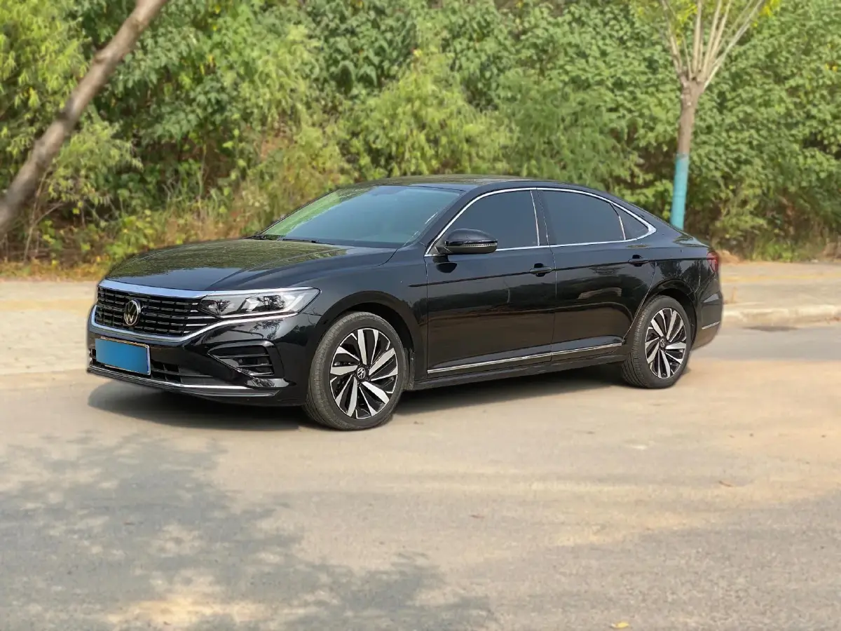 2023 Volkswagen Passat 2.0T 186HP L4 7DCT