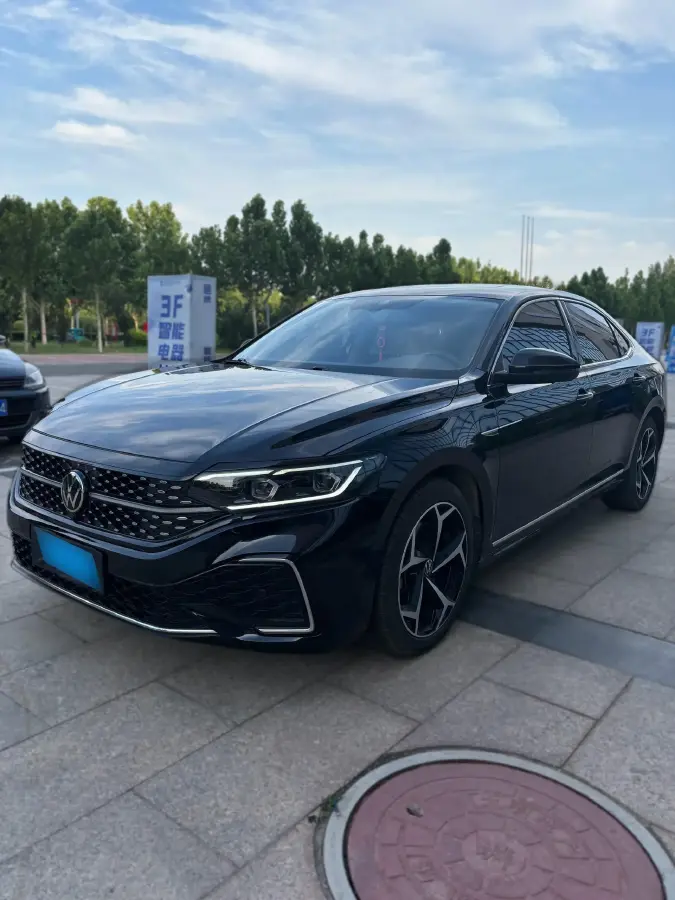 2023 Volkswagen Passat 2.0T 186HP L4 7DCT