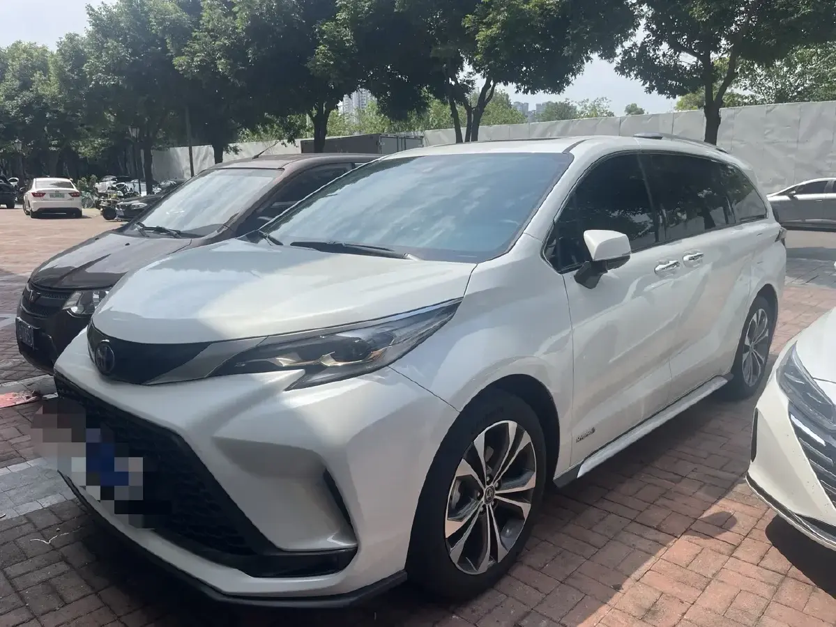 2023 Toyota Granvia 2.5L 189HP L4 E-CVT Hybrid