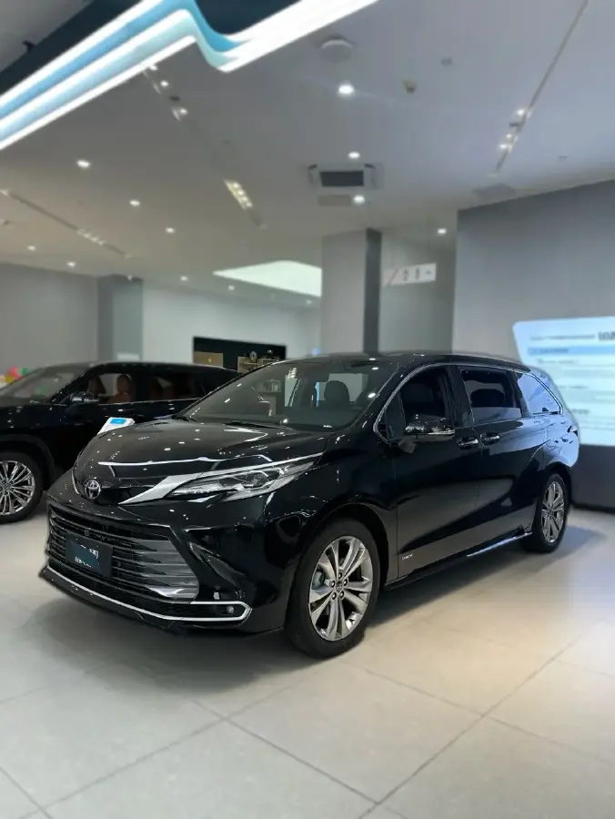 2024 Toyota Sienna 2.5L 189HP L4 E-CVT Hybrid