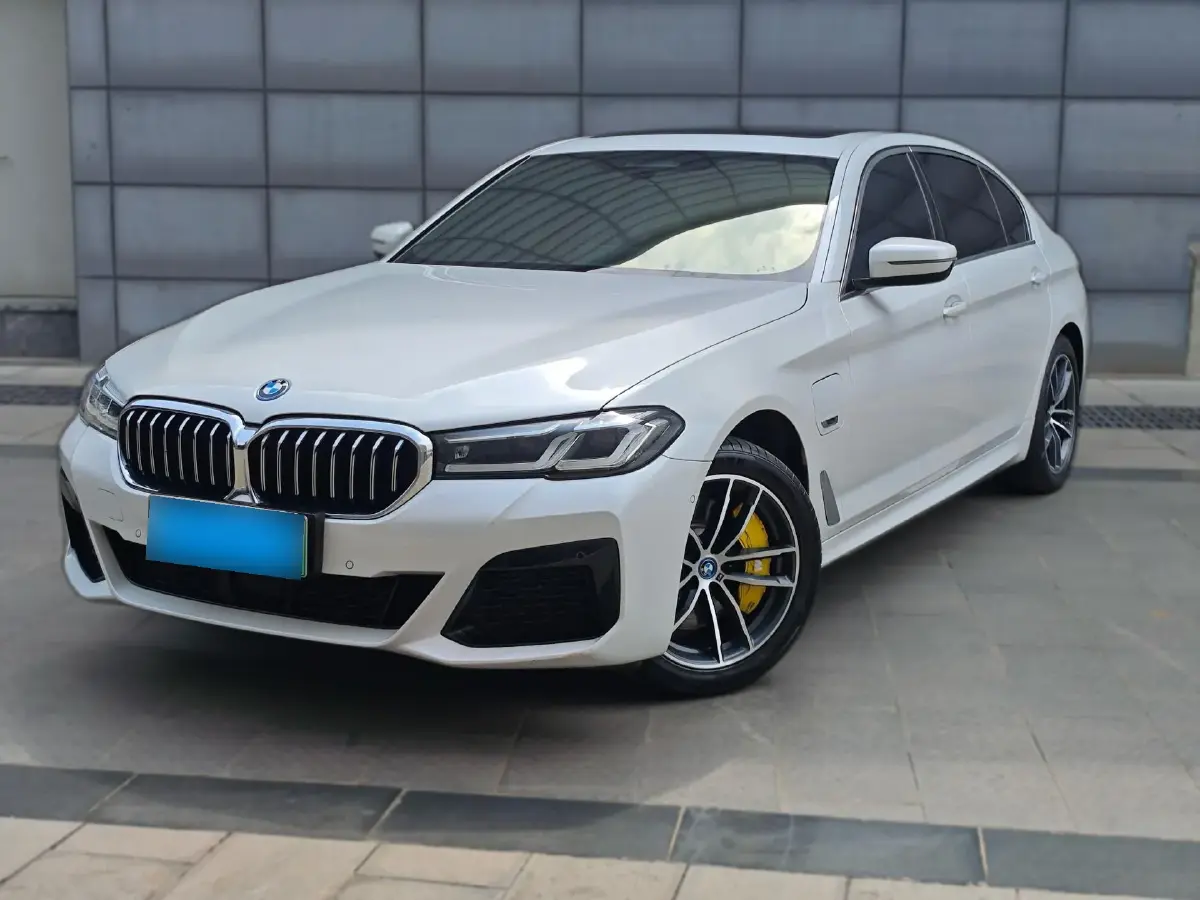 2022 BMW 5 Series 2.0T 184HP L4 8AT PHEV 17.7KWH