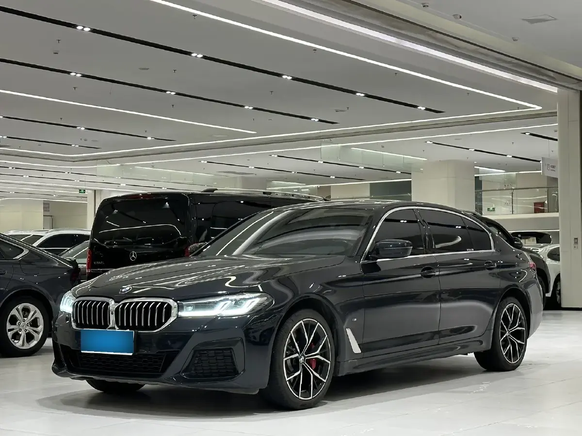 2022 BMW 5 Series 2.0T 252HP L4 8AT