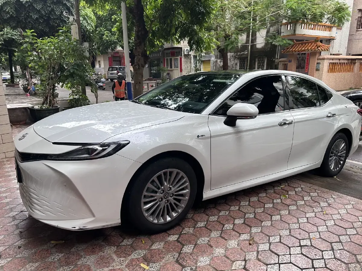 2024 Toyota Camry 2.0L 152HP L4 E-CVT Hybrid