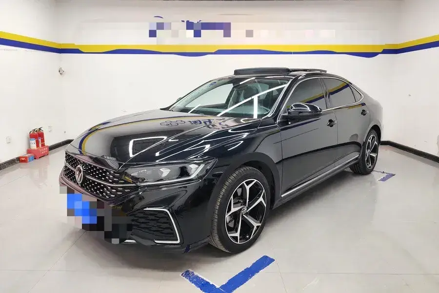 2024 Volkswagen Passat 2.0T 220HP L4 7DCT