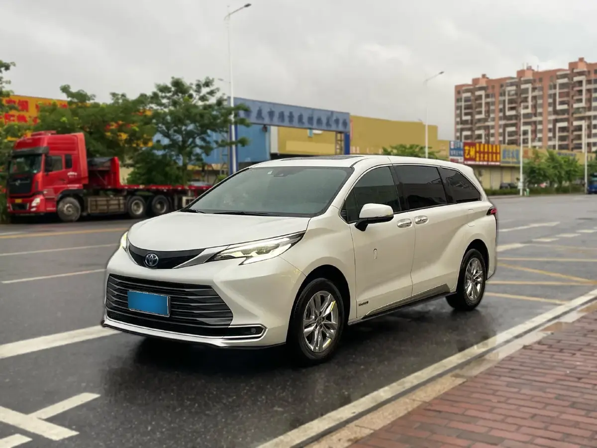 2021 Toyota Sienna 2.5L 192HP L4 E-CVT Hybrid