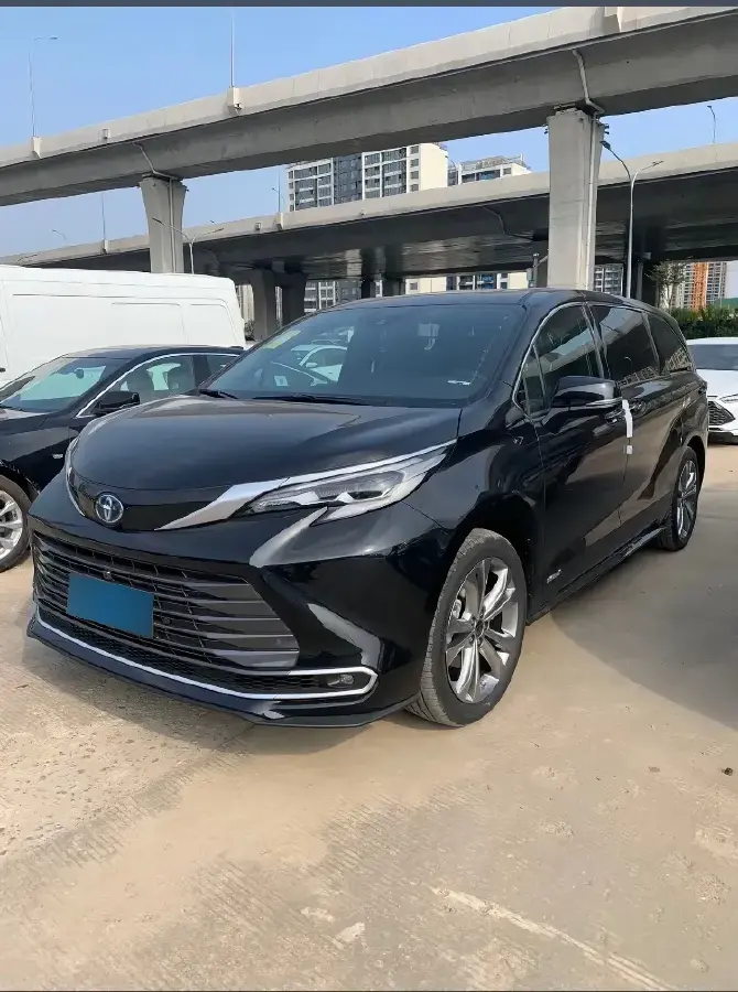2024 Toyota Sienna 2.5L 189HP L4 E-CVT Hybrid