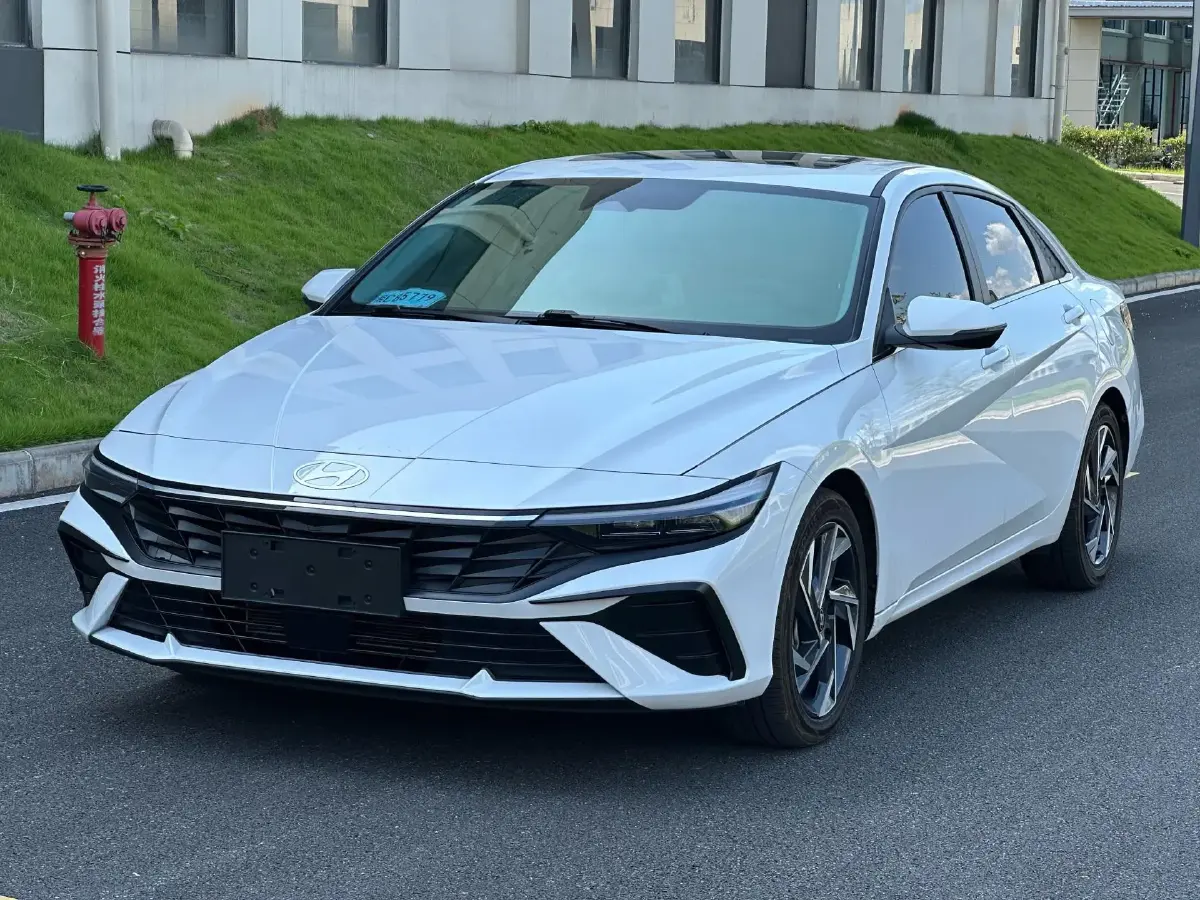 2023 Hyundai Elantra 1.5L 115HP L4 CVT